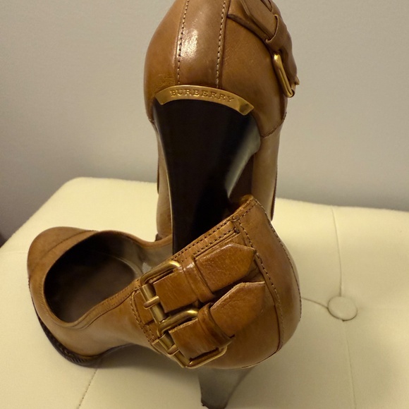 Burberry Platform Leather Pumps, Taupe, size 6.5 - Picture 2 of 10
